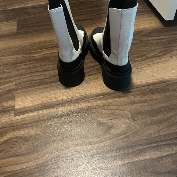H&M Chunky Chelsea Boots Beige - Picture 5 of 7